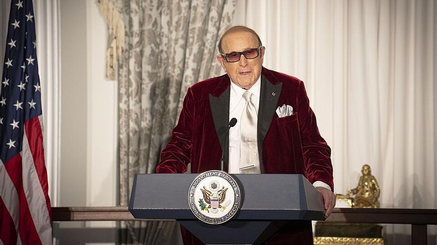 Fallece Clive Davis a los 94 años, "el hombre de los oídos de oro" que descubrió a Whitney Houston y Janis Joplin