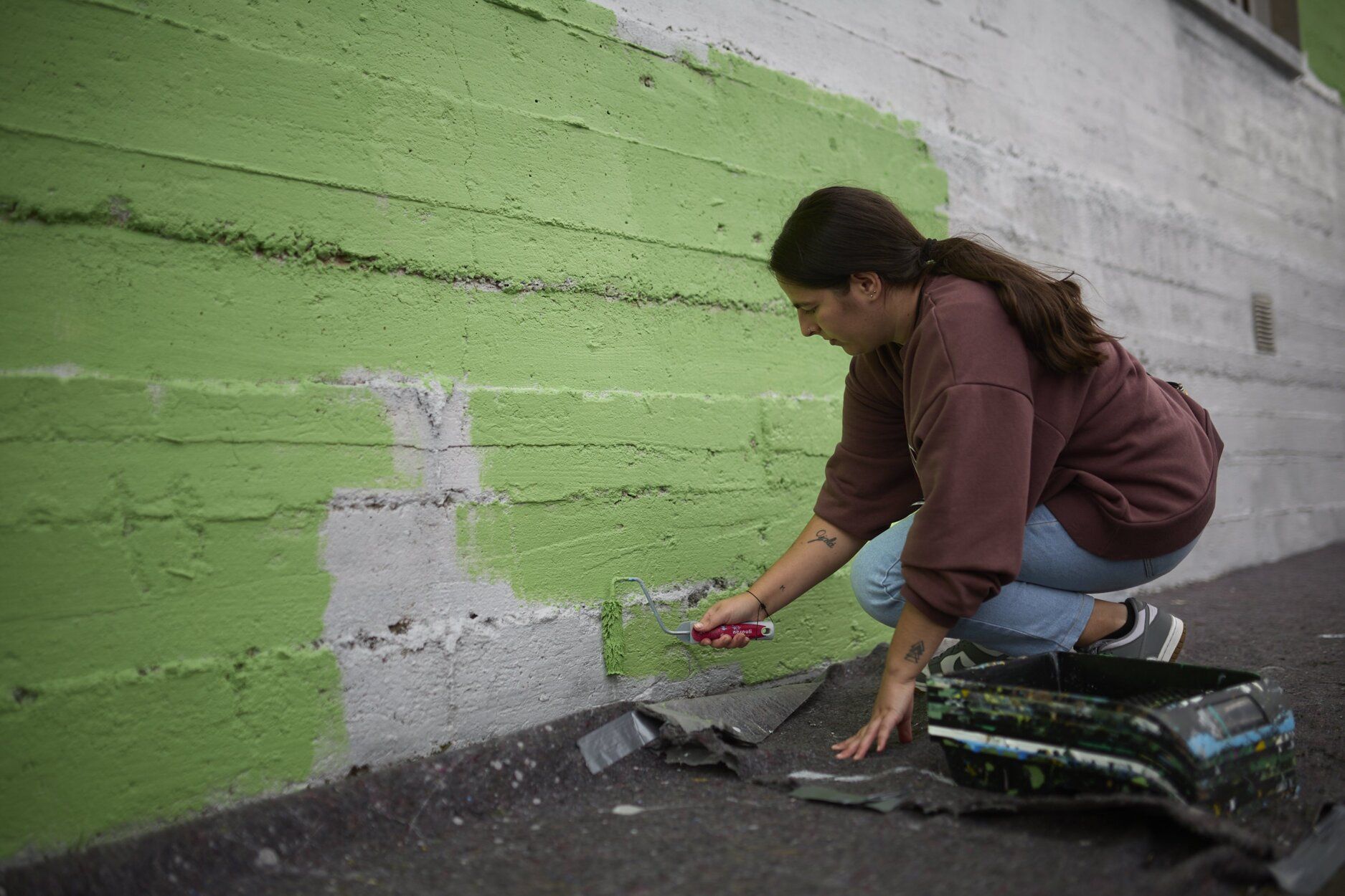 ASORNA cierra la Semana Internacional de las Personas Sordas creando un mural colectivo en su sede