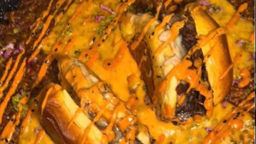El arroz con hamburguesas que desata la polémica en redes