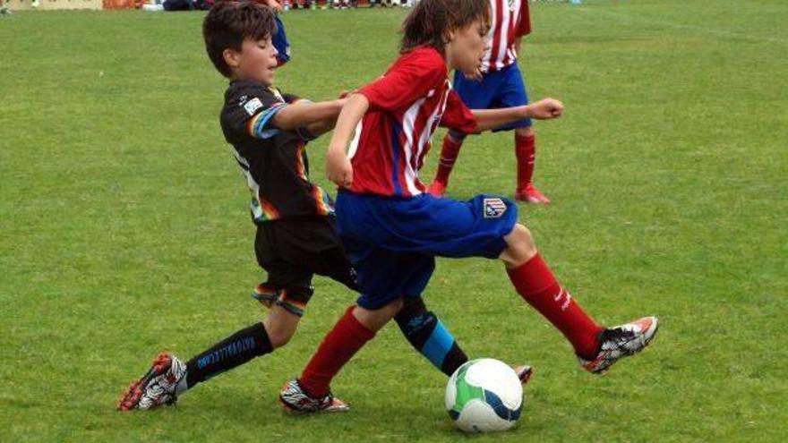 Jugadores del Atlético de Madrid y del Rayo en la final de 2016.