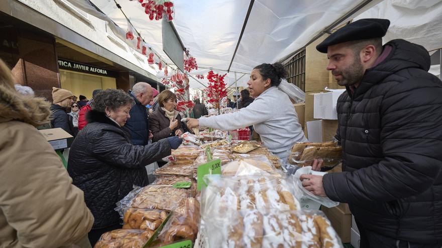 Pamplona no falla a San Blas: fe, dulces y tradición llenan la plaza de San Nicolás