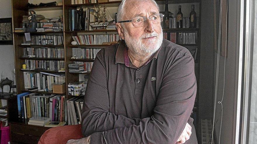 Javier Elzo, en su casa, en una reciente imagen de archivo.