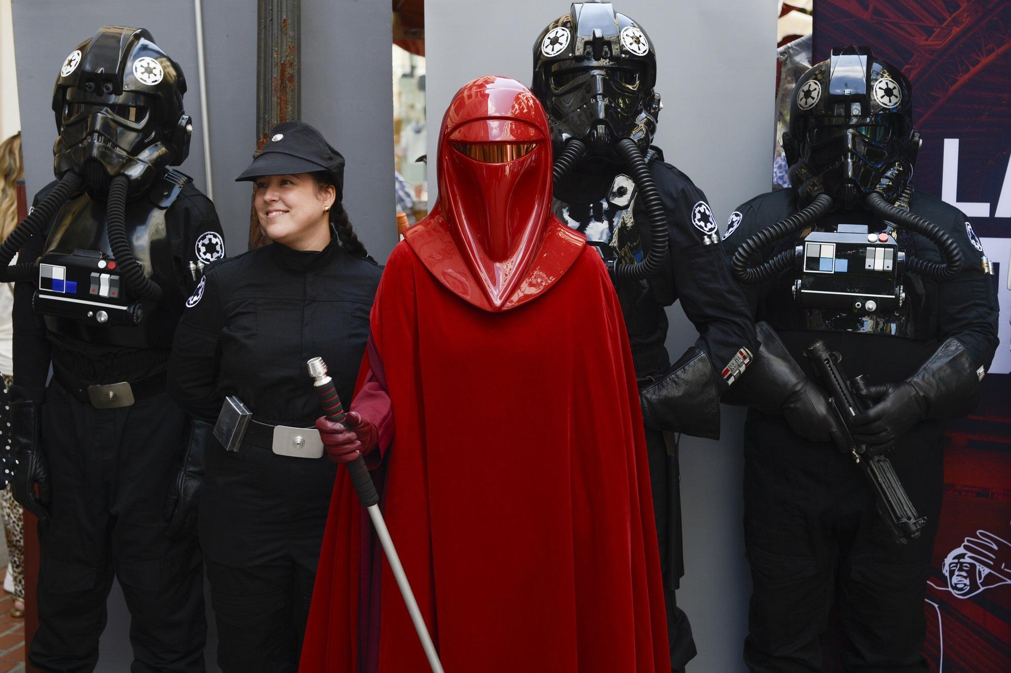 En imágenes: los personajes de Star Wars irrumpen en plena Aste Nagusia