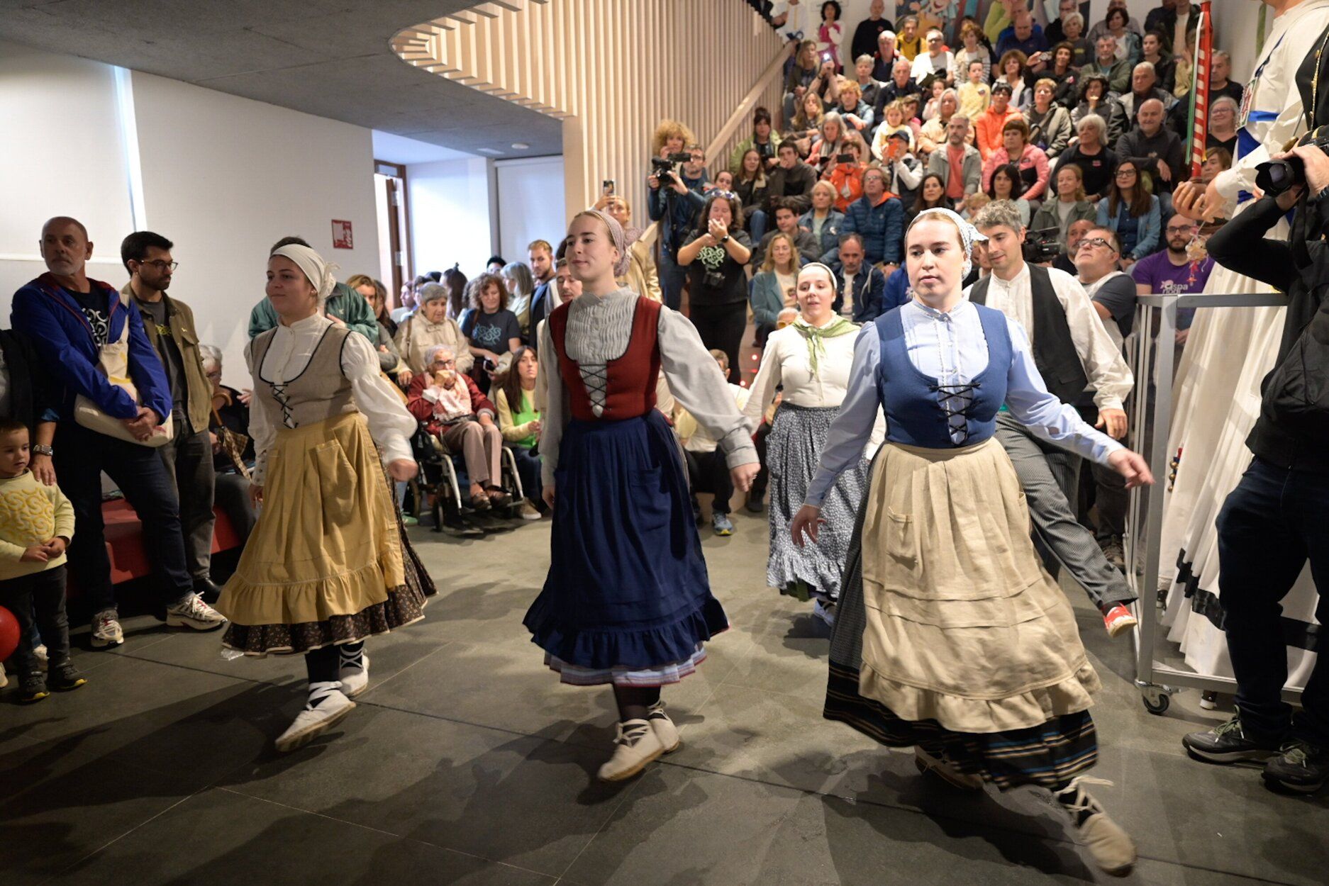[Fotos] Kilometroak 2025 pone a saltar al euskera