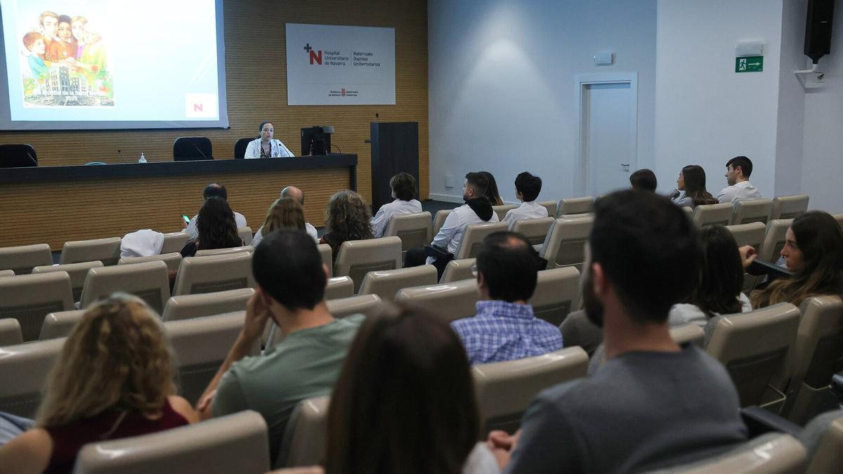 Asistentes al encuentro organizado en el HUN con motivo del día de la Salud Mental.