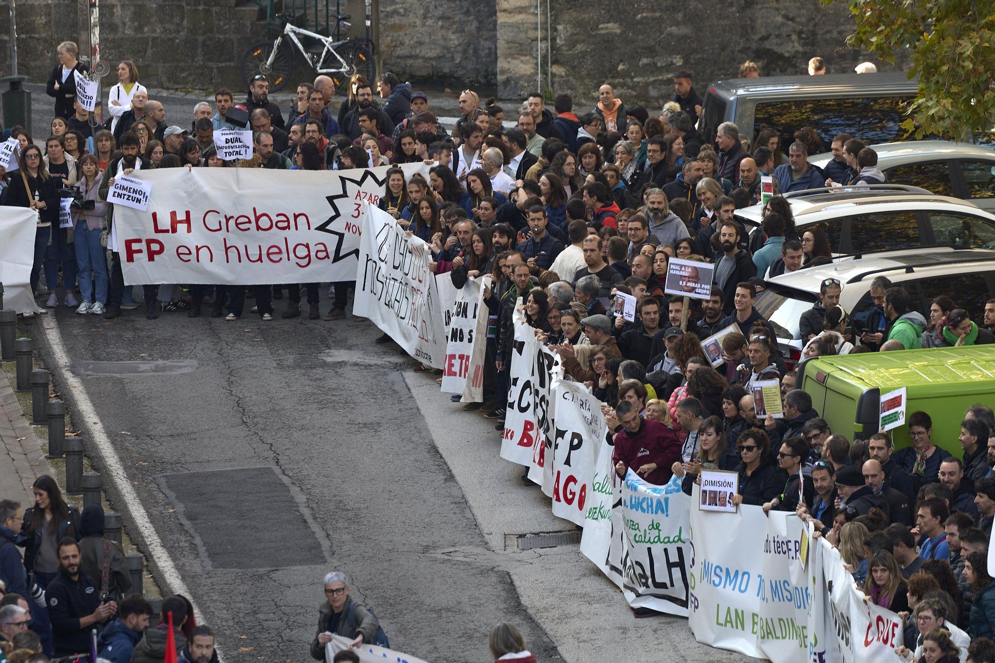 Concentración ante Educación en el marco de la huelga docente en los centros de FP