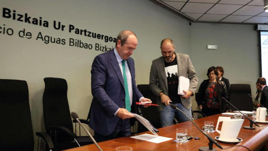 Barkala y Bergara, en una asamblea del Consorcio.