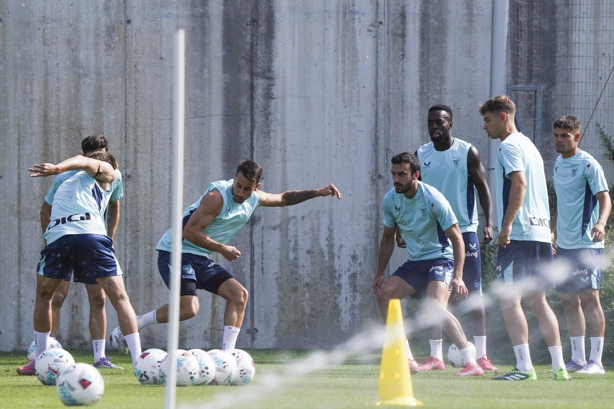 En imágenes: el Athletic entrena con Paredes y sin Adu Ares