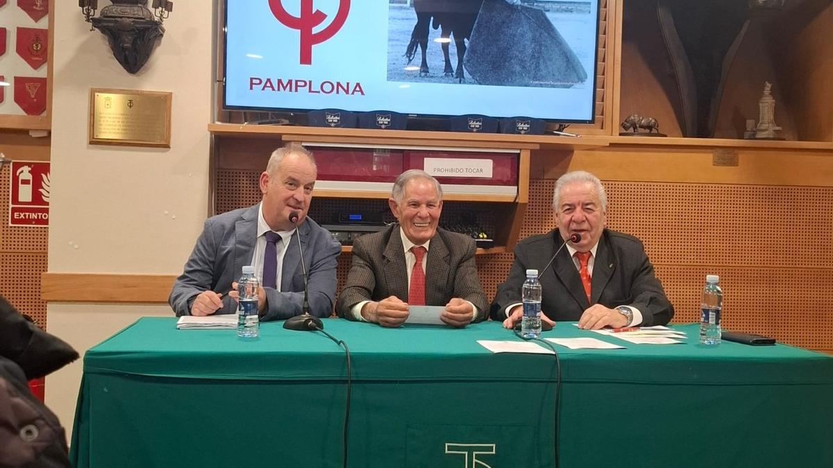 Txarli Lerga, Francisco Ruiz Miguel y José María Sevilla (presidente Taurino).