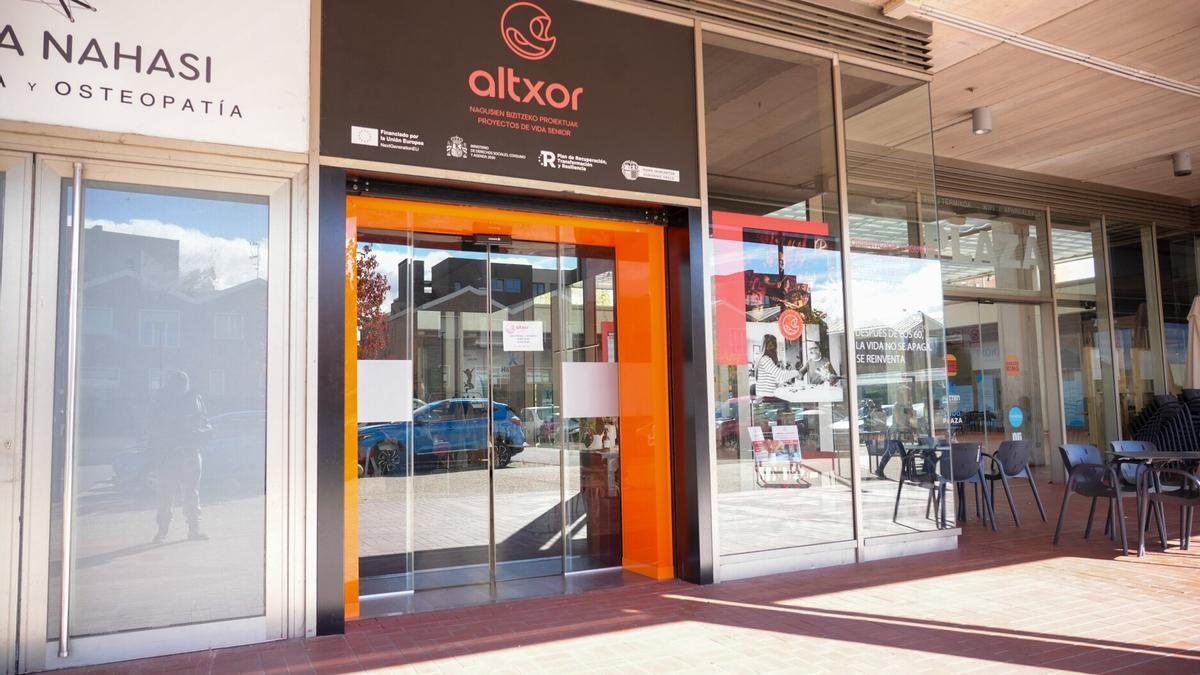 Oficina de Altxor, en el local 4 de Aretxabaleta Plaza (Iruraiz-Gauna, s/n, Vitoria). Oficina de Altxor, en el local 4 de Aretxabaleta Plaza (Iruraiz-Gauna, s/n, Vitoria).