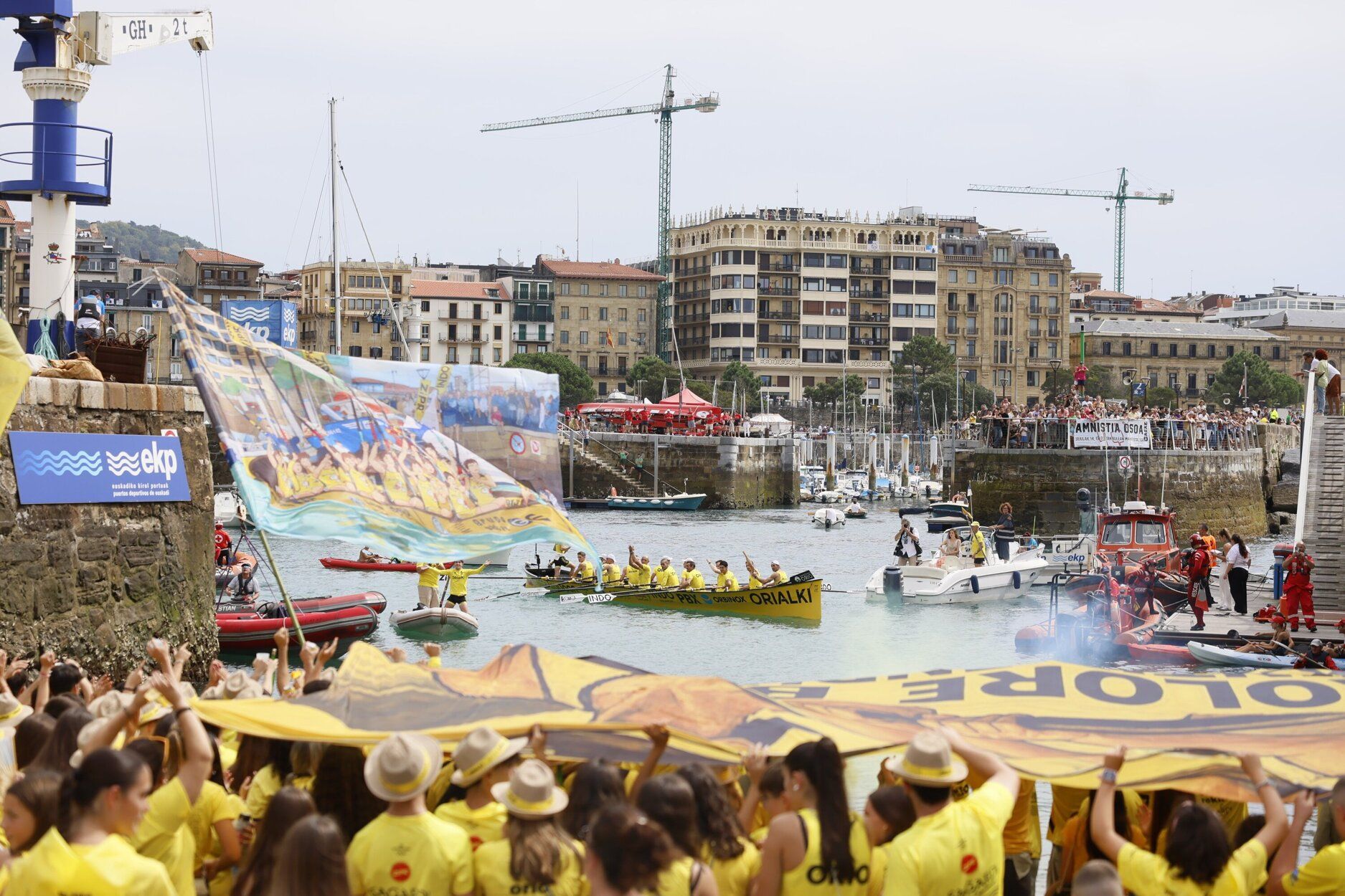 [Fotos] Donostia rema con pasión en la primera jornada de la Bandera de la Concha