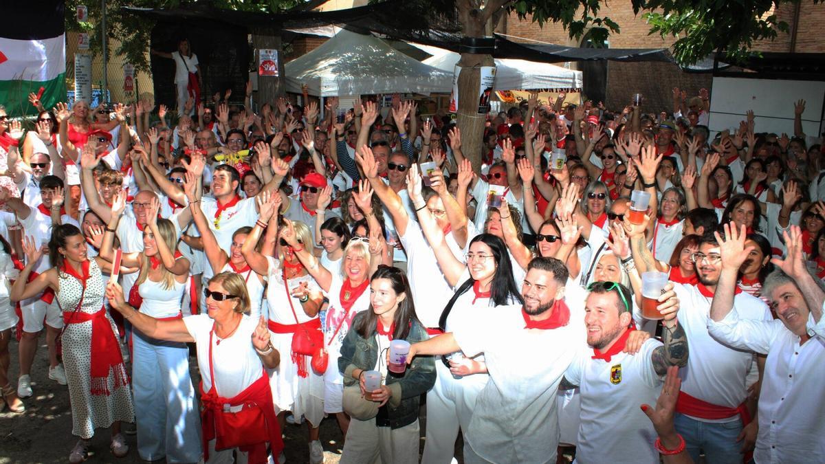 Público en el patio de Beterri durante el concierto.