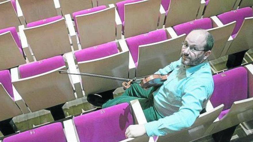 El violinista eibartarra Aitzol Iturriagagoitia, en el hotel de Burdeos, antes de actuar el jueves.
