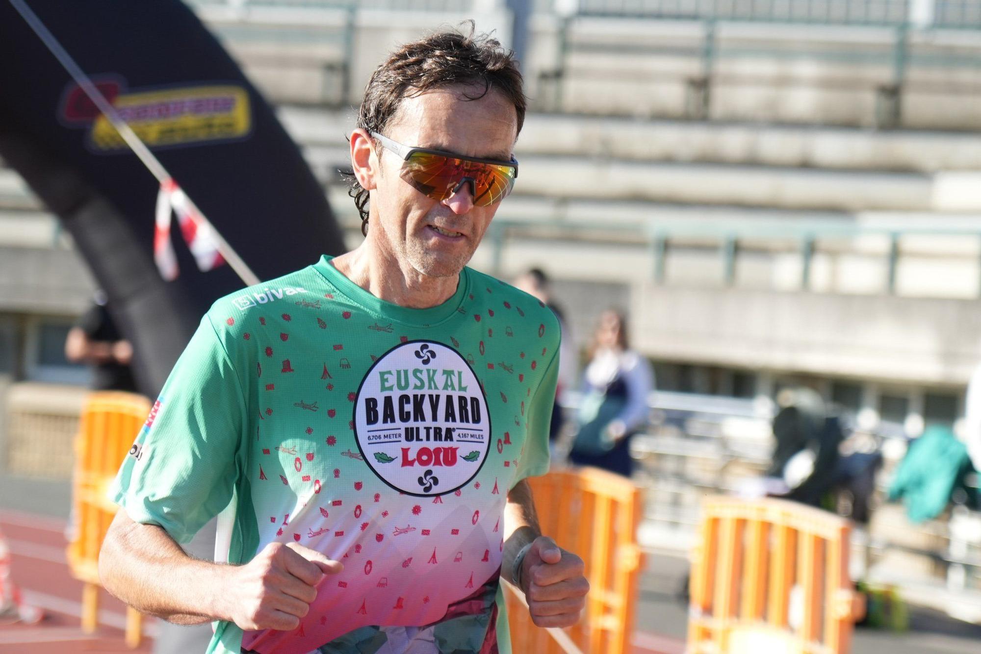 Basauri arropa a Yeray González en la final de su reto '12 maratones en 12 meses' por la asociación CNTTB1