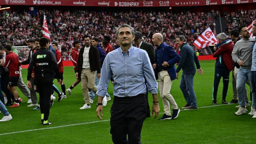 Una ‘Athleticaster’, el emotivo regalo del club a Ernesto  Valverde