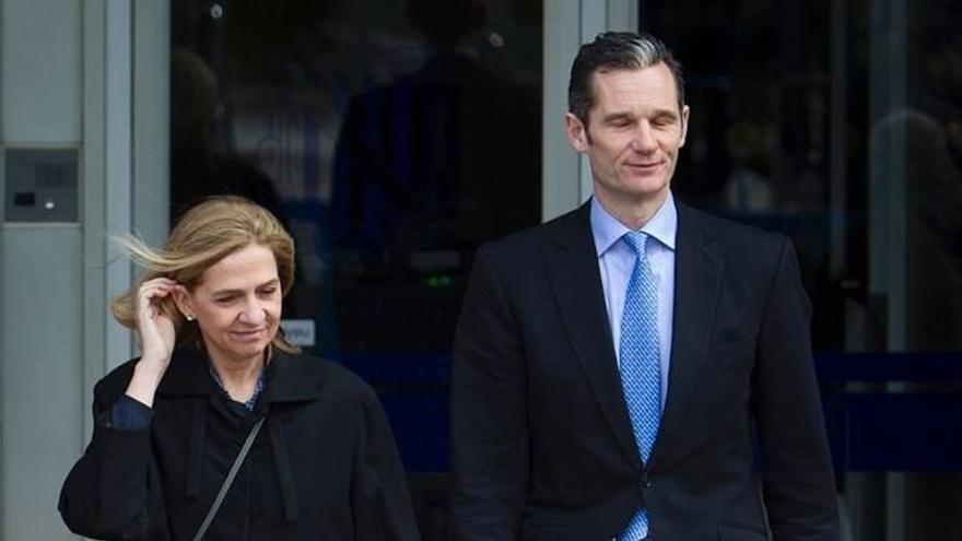 La infanta Cristina y su esposo, Iñaki Urdangarin, a su salida de una sesión del juicio por Nóos.