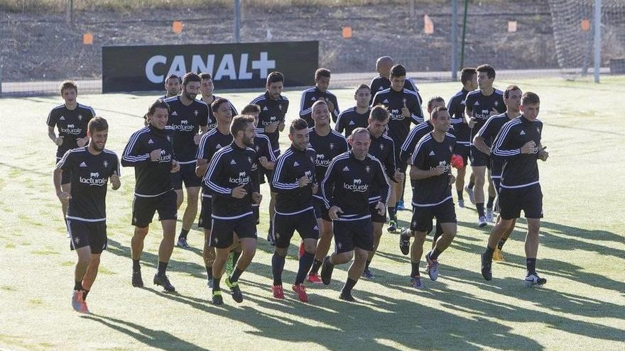 La plantilla de Osasuna entrenando en Tajonar.