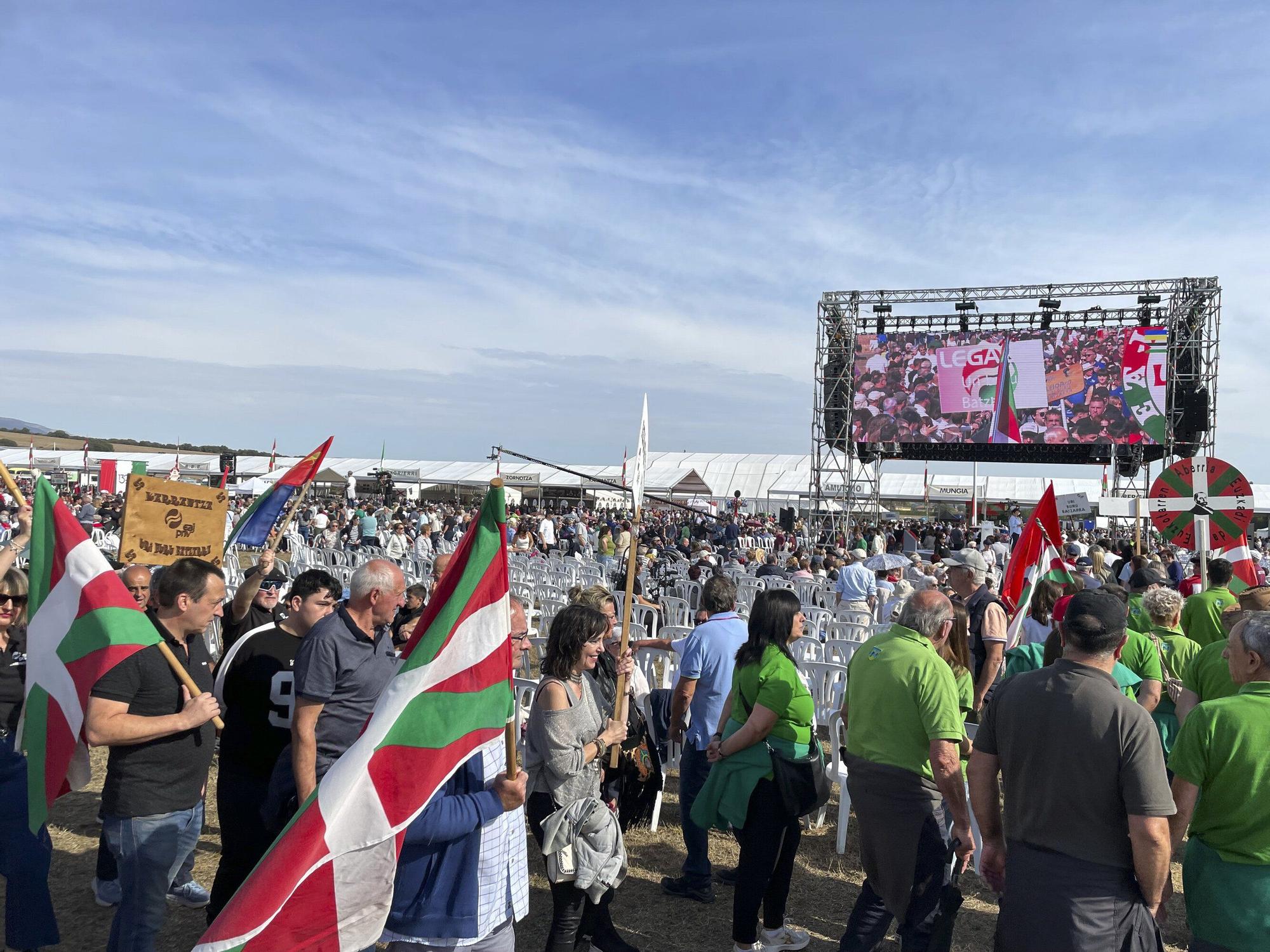 En imágenes: El Alderdi Eguna reúne a miles de jeltzales en un ambiente festivo