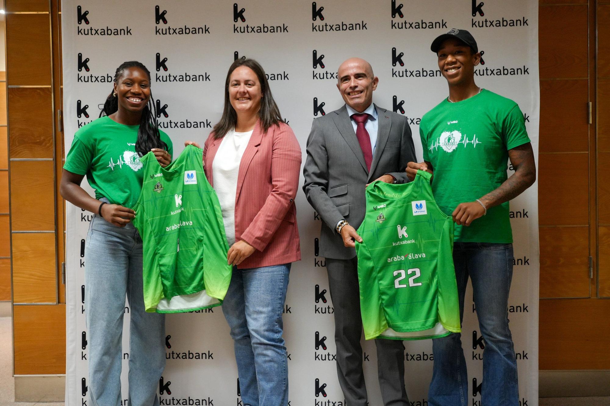 Dembele y Toussaint, presentadas como jugadoras del Araski
