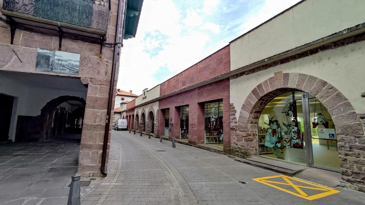 La Biblioteca Pública de Baztan en la calle Jaime Urrutia.