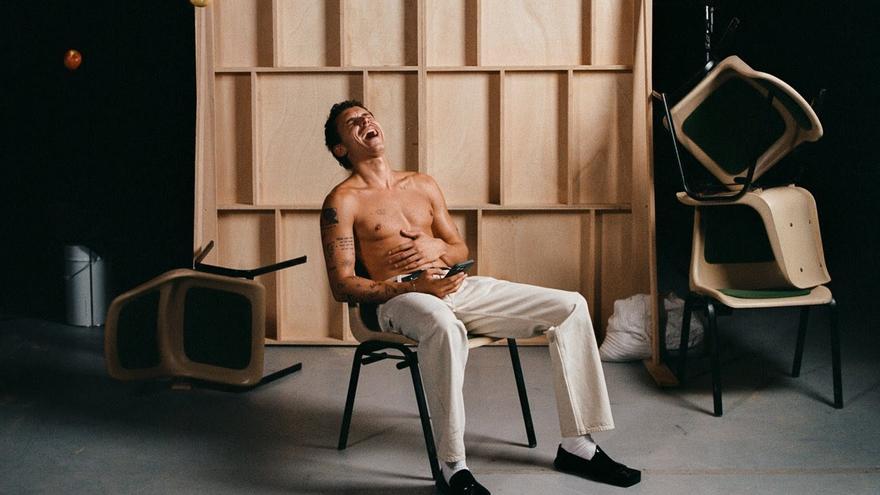 El actor Arón Piper se pasa también a la canción