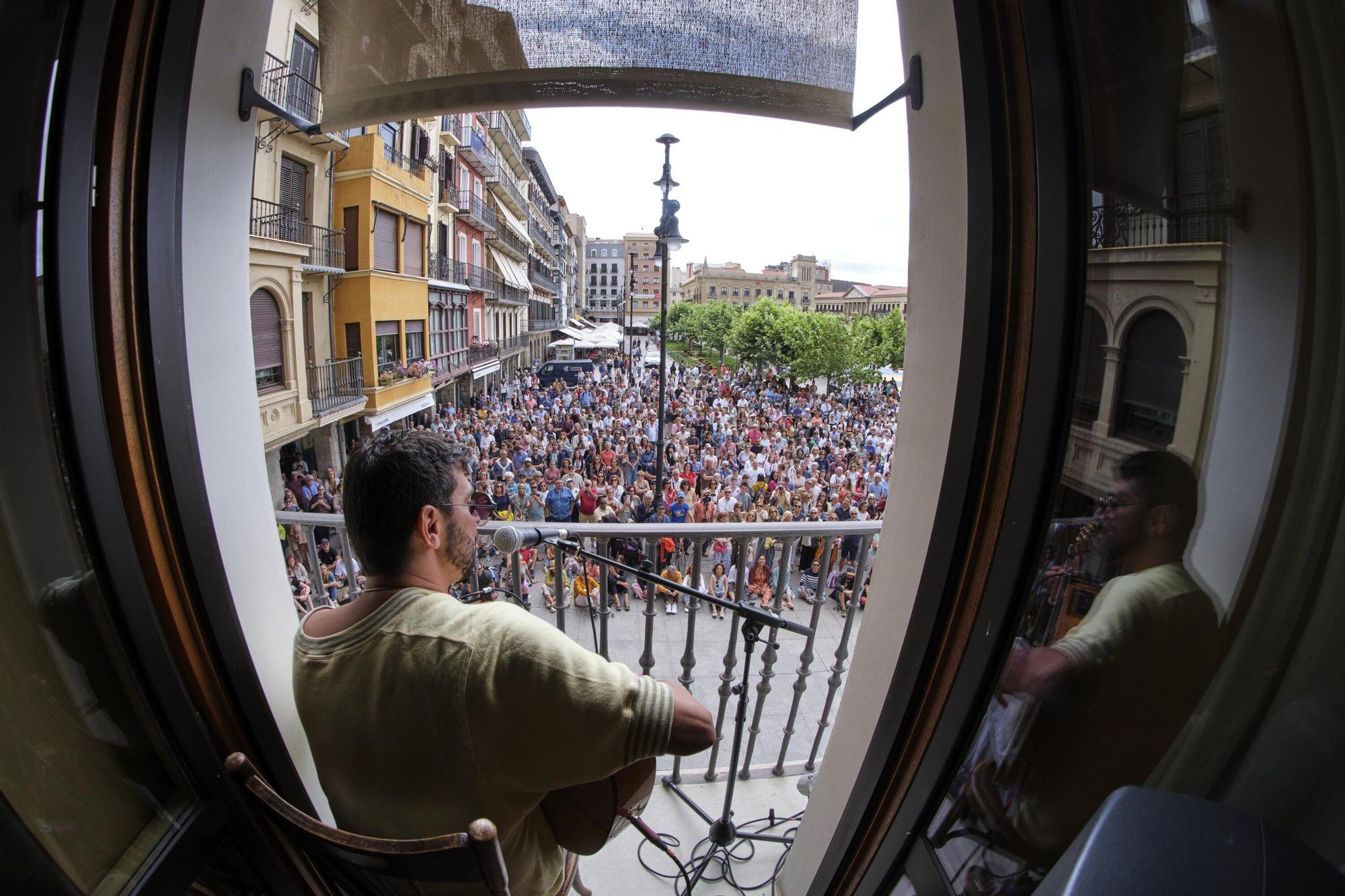 Actuación de Duquende y Julio Romero en la Plaza del Ayuntamiento