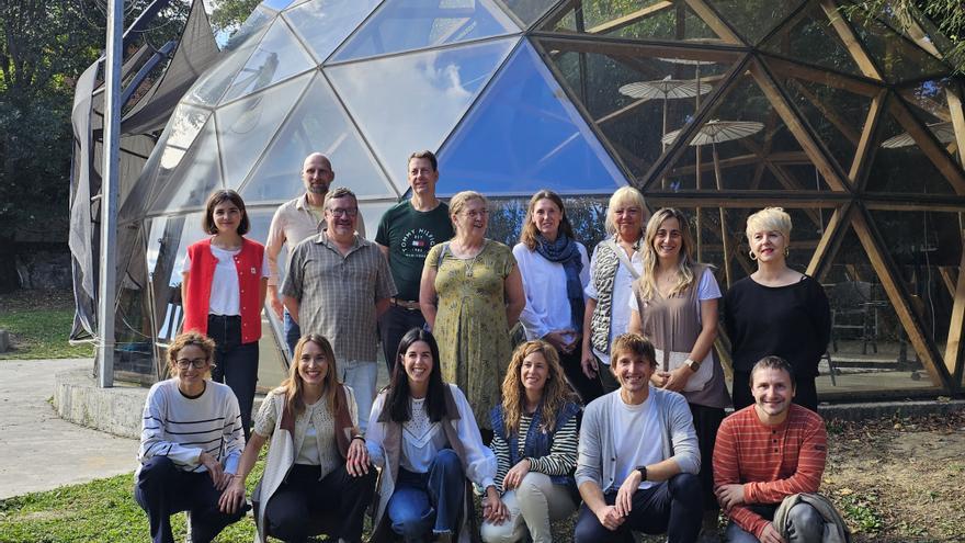 Profesores de una universidad danesa viven un día como alumnos en Zumaiena