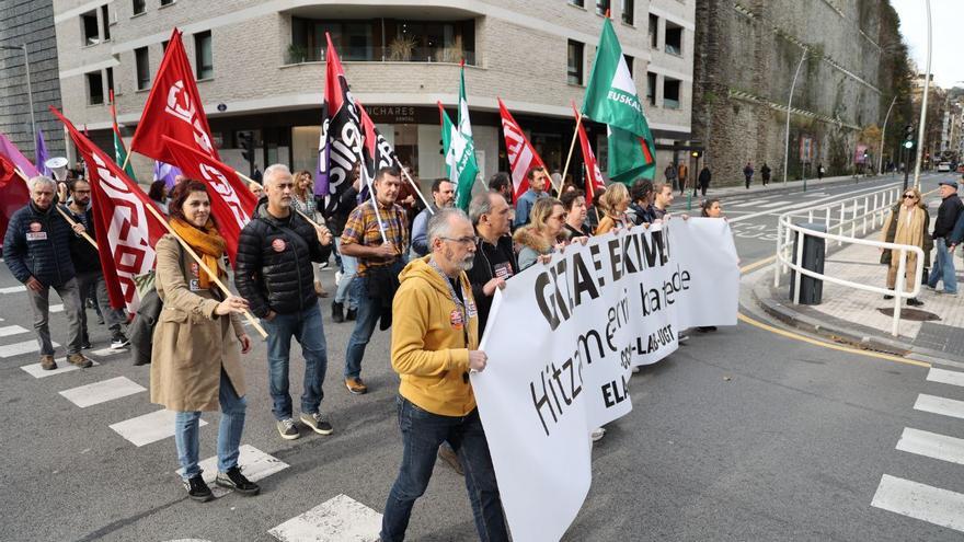 Las familias de los centros concertados piden desconvocar "de forma inmediata" la huelga