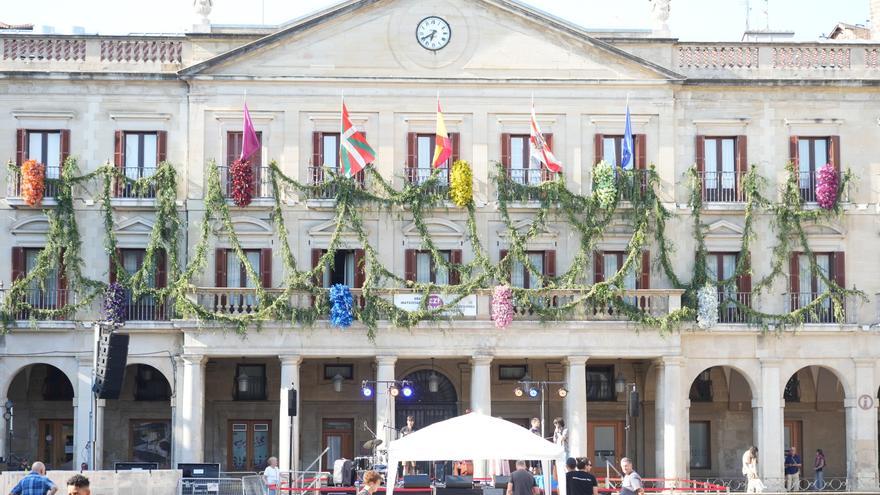 Ensanche XIX de Vitoria entrega este domingo los premios de su primer concurso de balcones