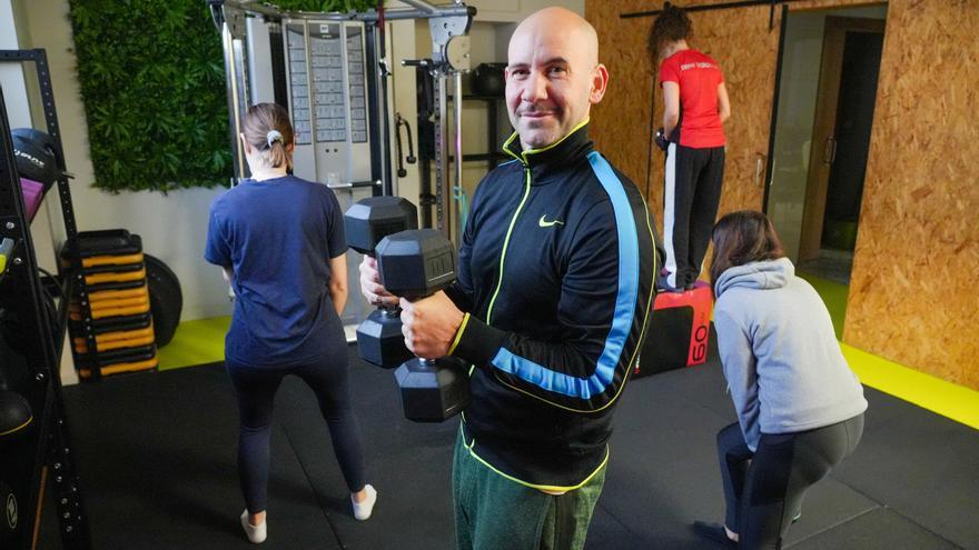 En imágenes: Iker Larrimbe durante una sesión con un grupo reducido