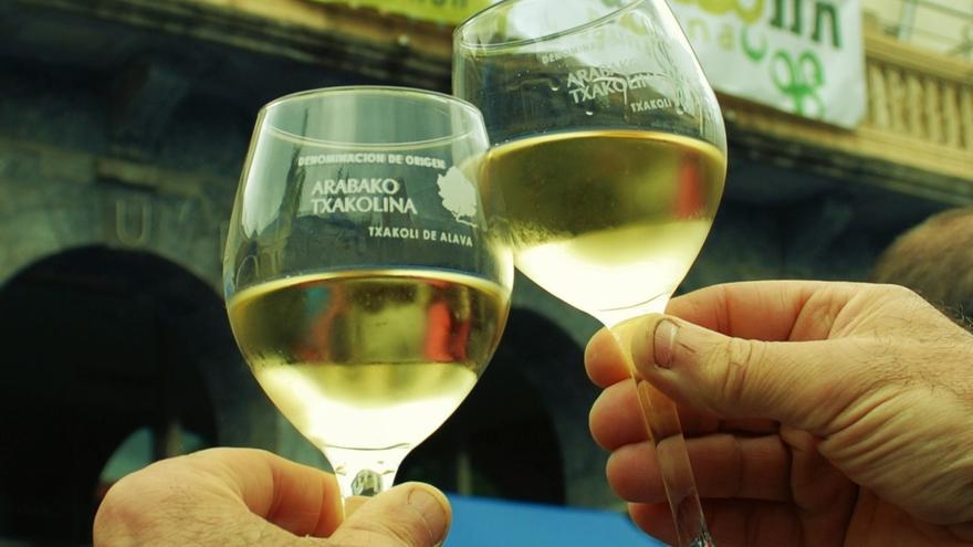 Arabako Txakolina se suma al brindis por el Día del Vino D.O.
