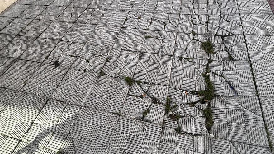 Sarriguren: baldosas rotas y partida de ping pong burocrática