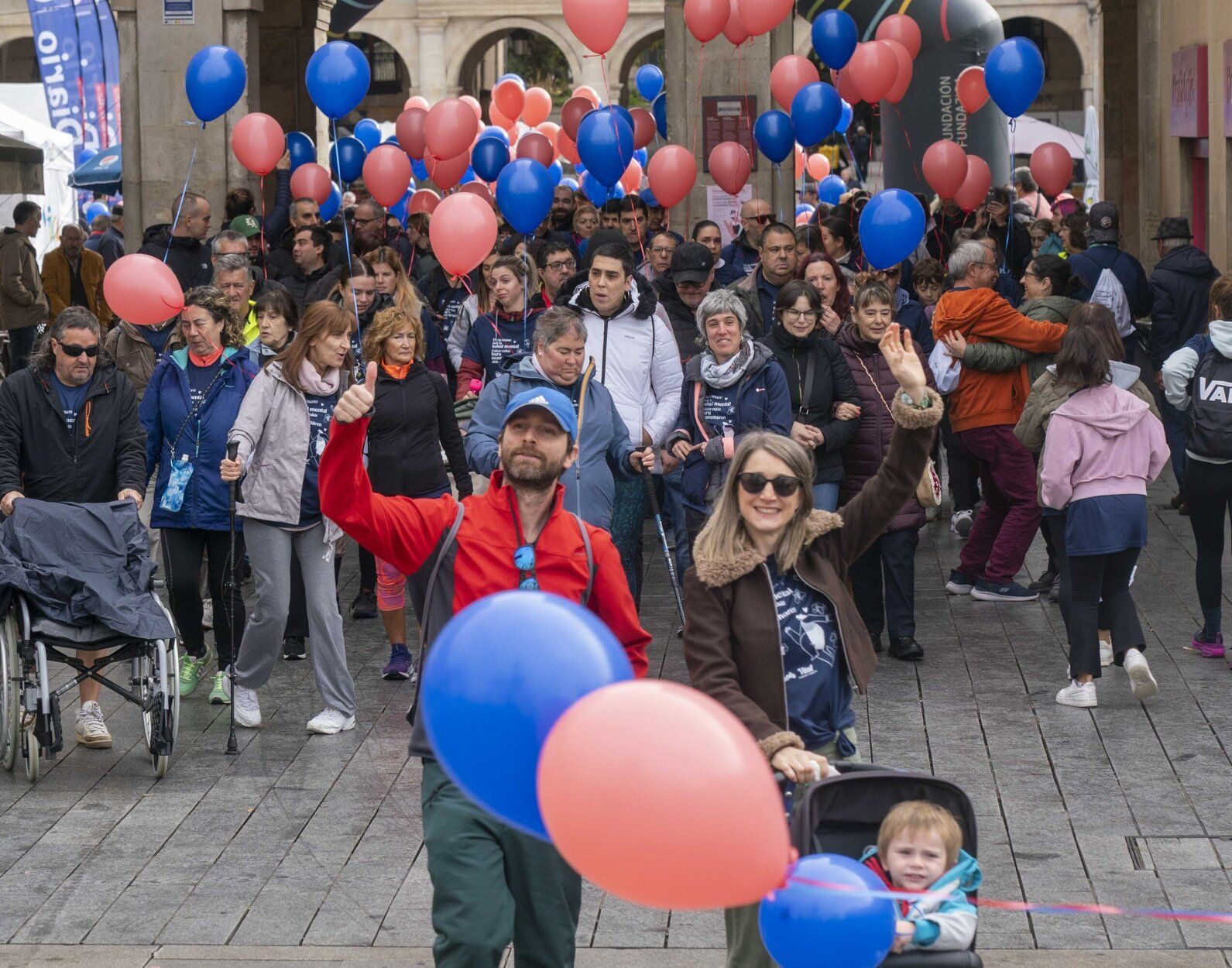En imágenes: Así ha sido la VI Caminata Solidaria de Asafes en Vitoria por la salud mental