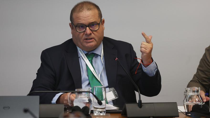 El plan para eliminar las ikurriñas de las calles y reducir el peso del euskera en la Administración navarra