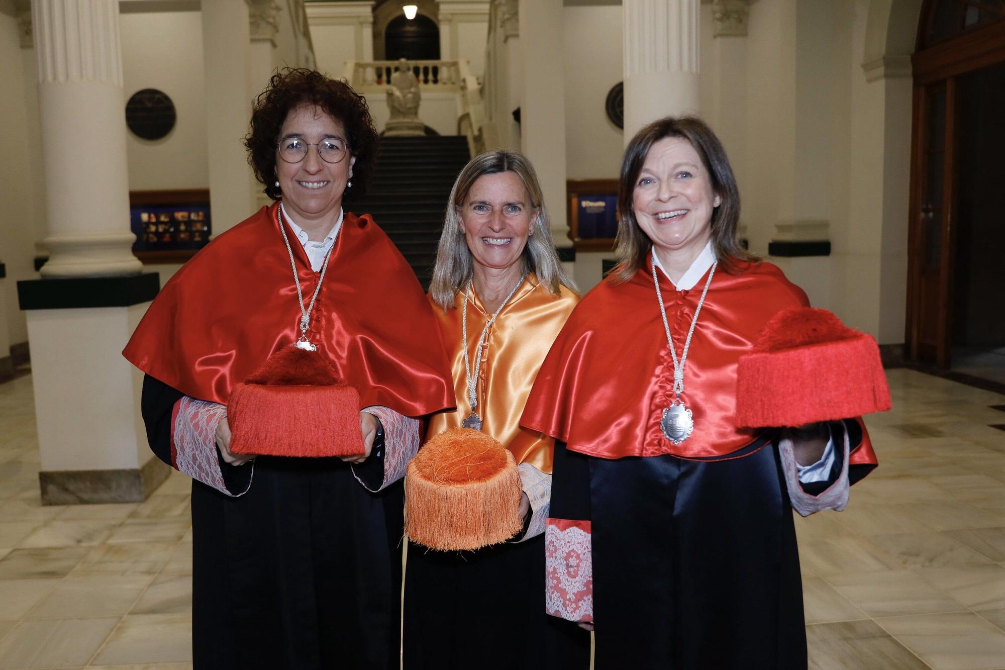 Aitziber Irigoras, María José Aranguren y la Secretaria General de la Universidad de Deusto, Stella Solernou.