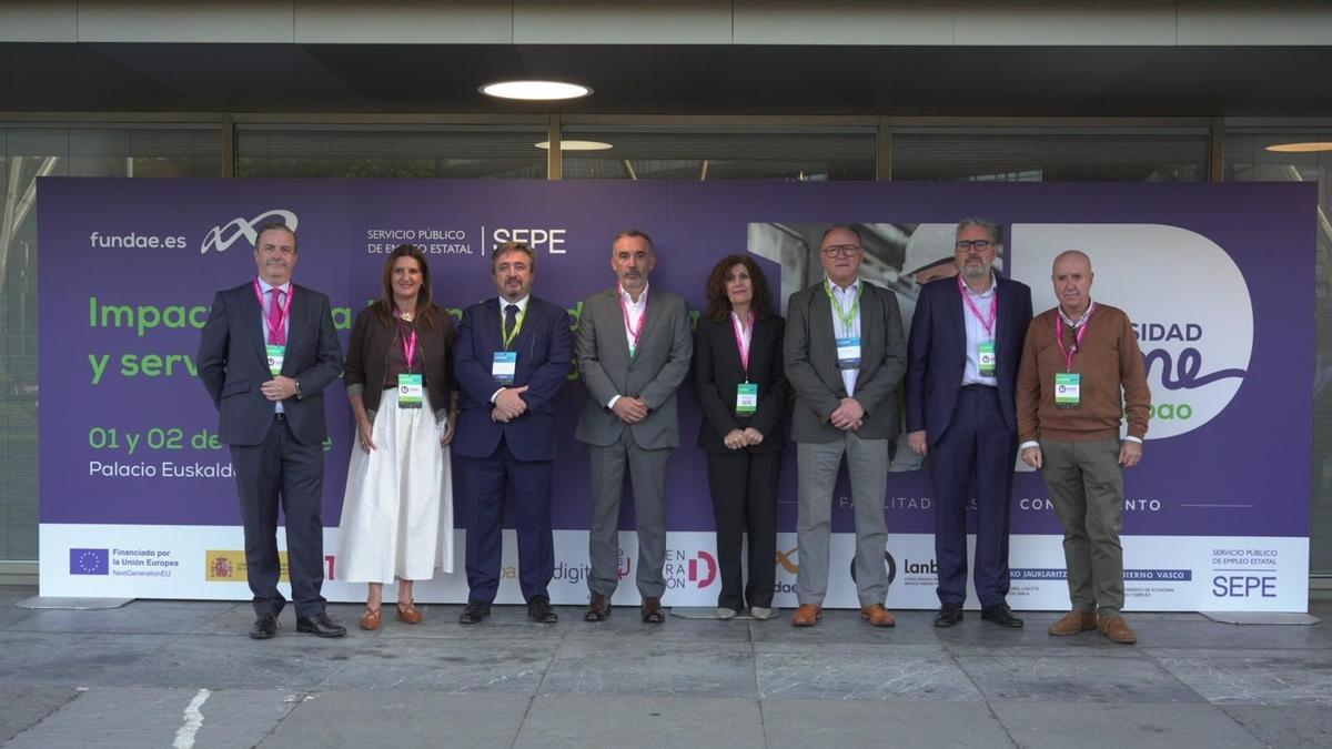 Participantes en el encuentro &quot;Impacto de la IA en la industria y servicios del País Vasco&quot; organizado por Fundae, SEPE y Lanbide-Servicio Público Vasco de Empleo en Bilbao