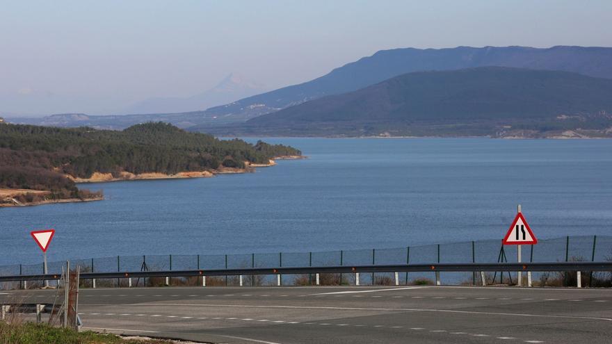 Río Aragón exige poner fin al recrecimiento de Yesa tras 25 años de obras y sobrecostes millonarios