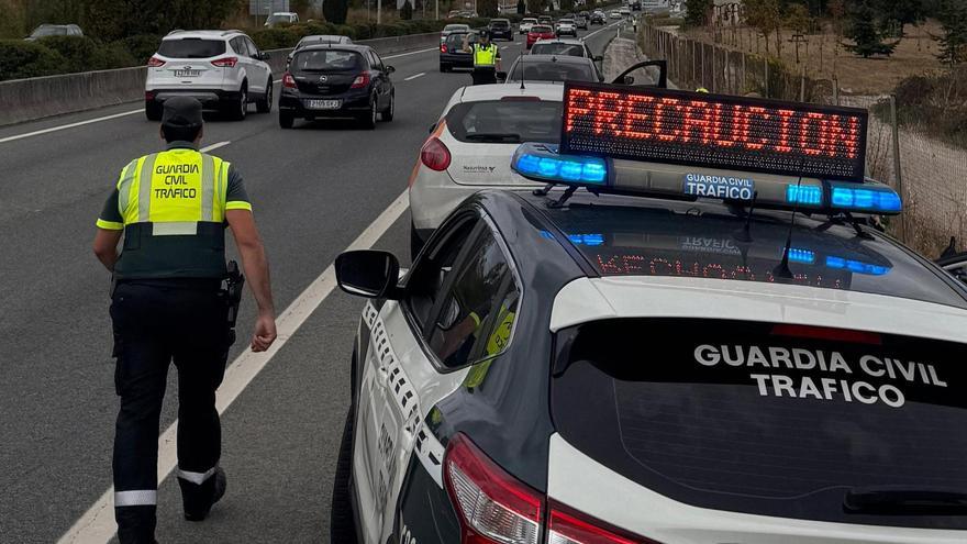 Un accidente con tres vehículos implicados provoca retenciones en la PA-30 y en la A-15