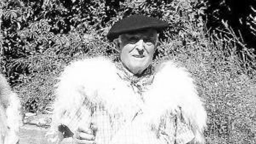 Juanito Maisterra, con espaldero, ‘pika’ y ‘ezpartinak’.