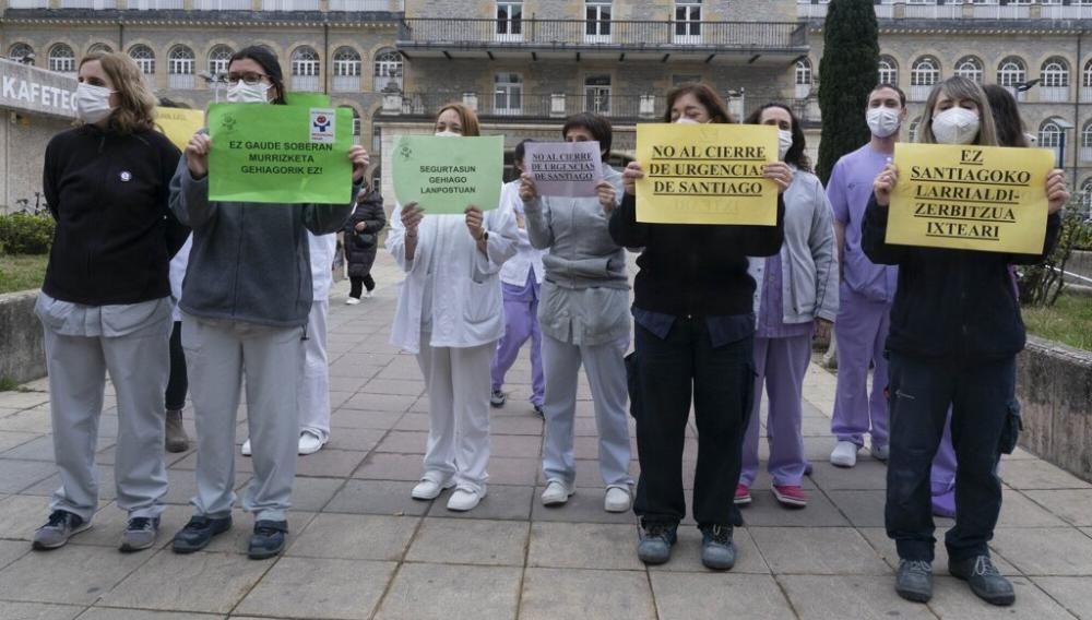 Vitoria protesta por el cierre de las Urgencias de