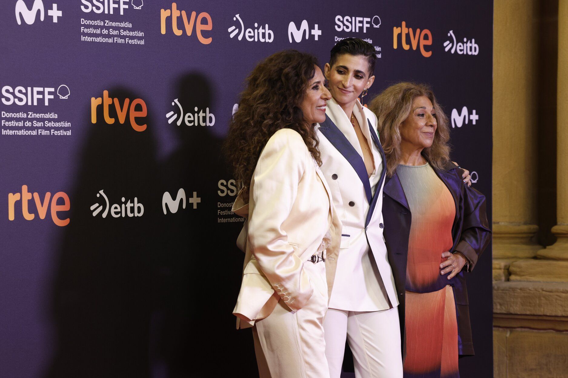 Rosario, Alba y Lolita Flores