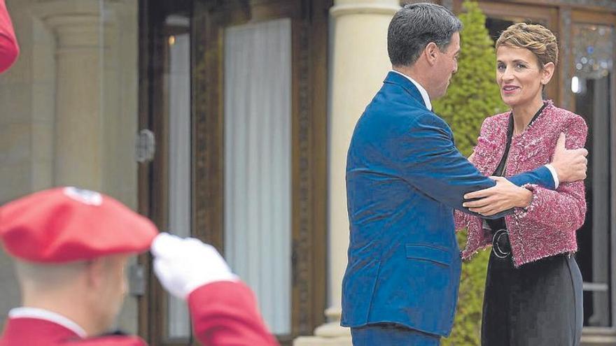 El lehendakari Pradales y la presidenta Chivite, en su encuentro de ayer en Vitoria-Gasteiz