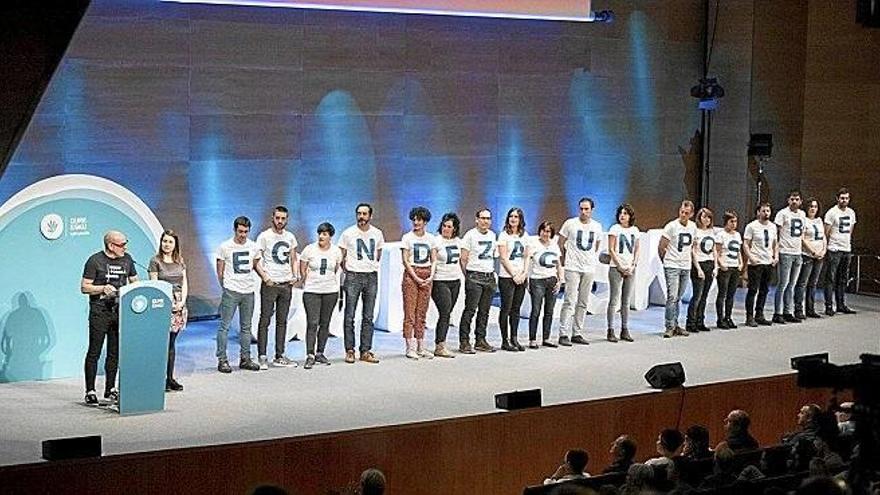 La nueva dirección de Gure Esku, durante la intervención de Josu Etxaburu y Amalur Alvarez, ayer en Bilbao.