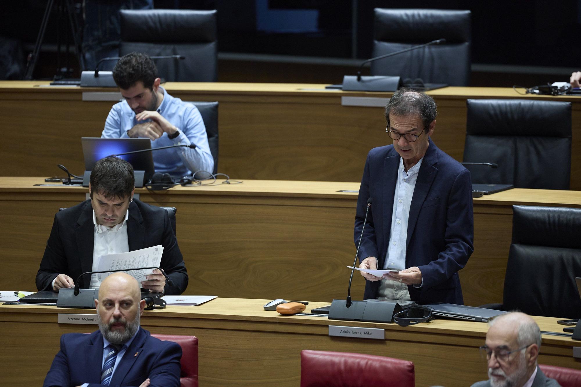Fotos del pleno del Parlamento de Navarra (jueves 23 de octubre de 2025)