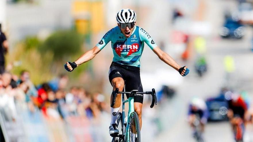 Diego Uriarte continuará dos años más en la estructura de Kern Pharma.