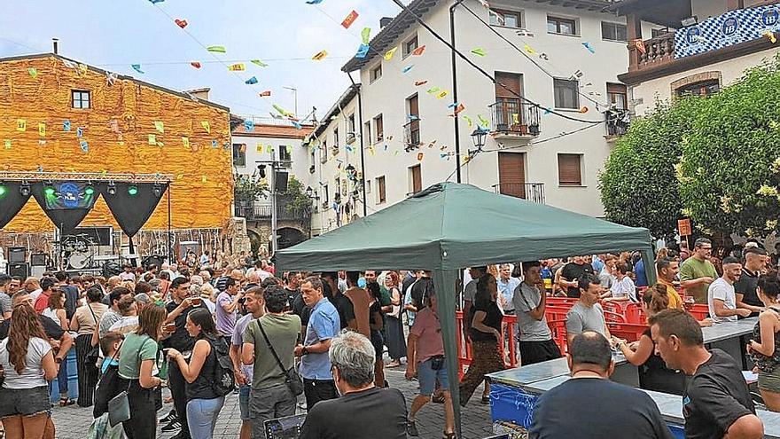 Aoiz celebra la 13ª edición de su exitosa ‘Garagardo Festa’ con música local