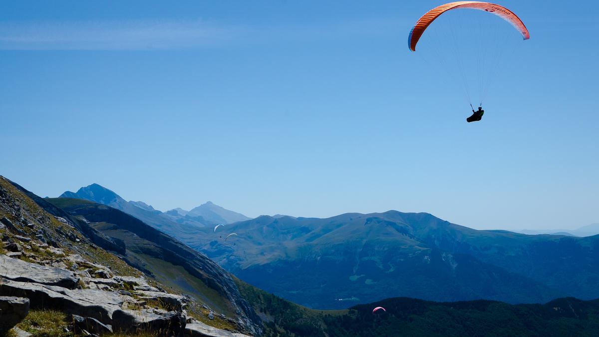 &#039;Red Bull X-Alps&#039;, una de las competiciones más duras del mundo, combina parapente y carrera de montaña a través de los Alpes.