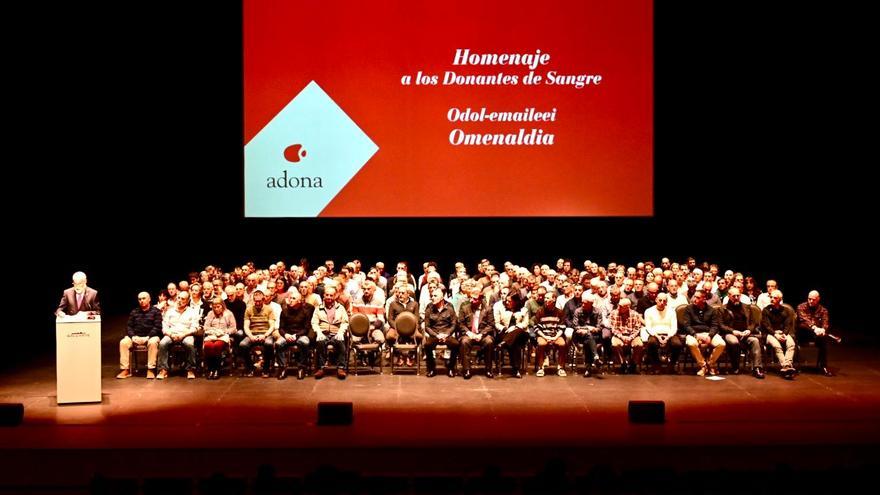 Adona homenajea a 226 donantes de sangre de Navarra, ocho más que en 2025