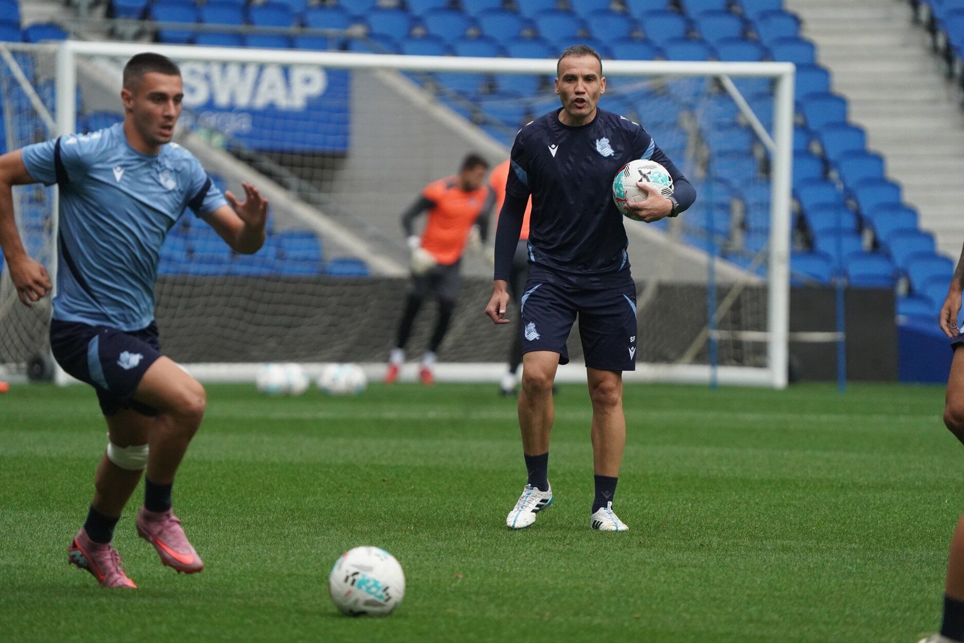 El entrenamiento de la Real a puerta abierta en Anoeta, en imágenes