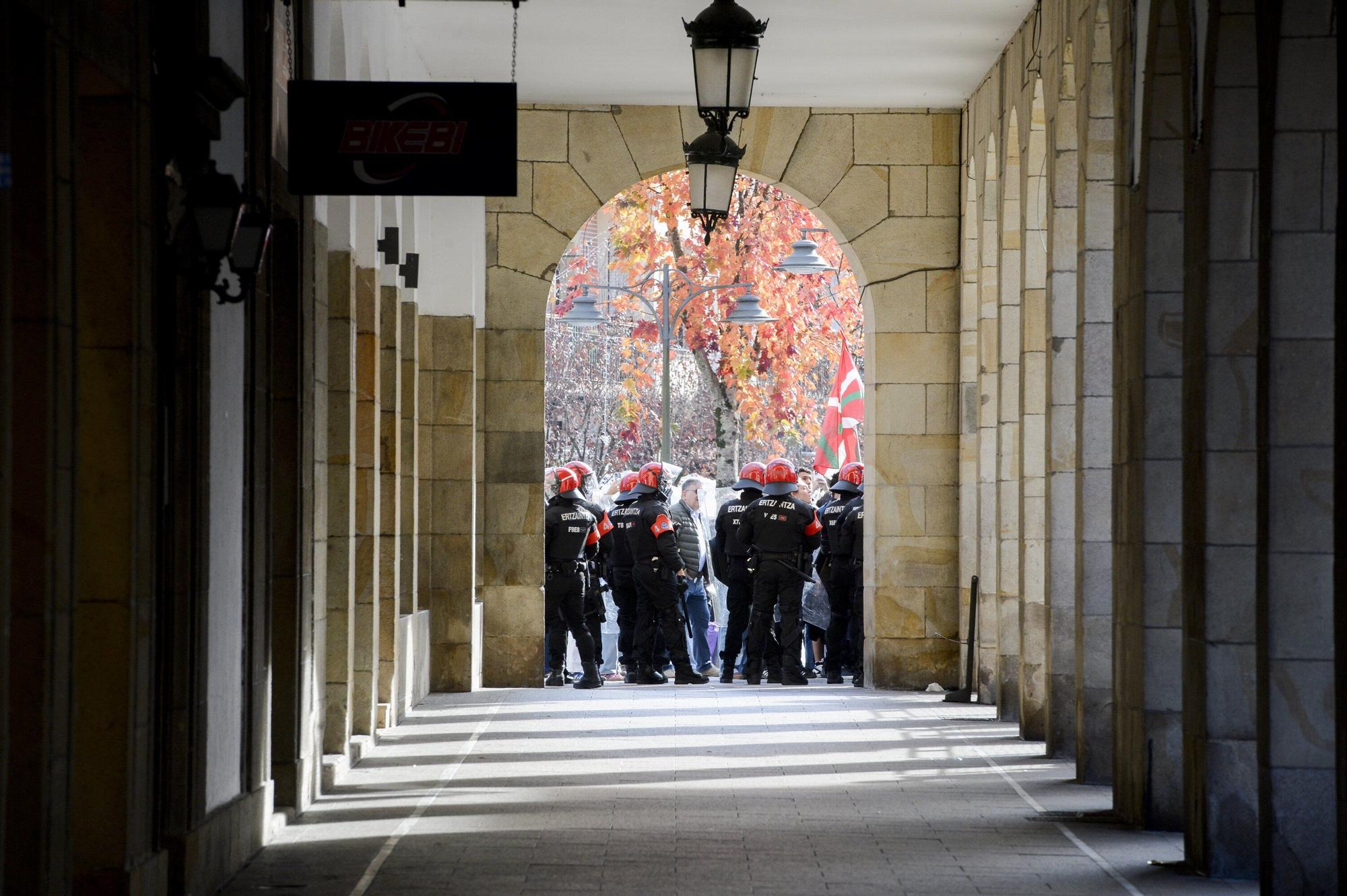Protestas en Gernika por la visita de Felipe VI
